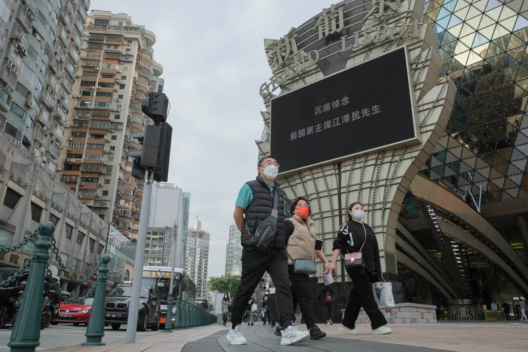 澳門新葡京酒店廣告牌顯示標語悼念前中國國家主席江澤民。